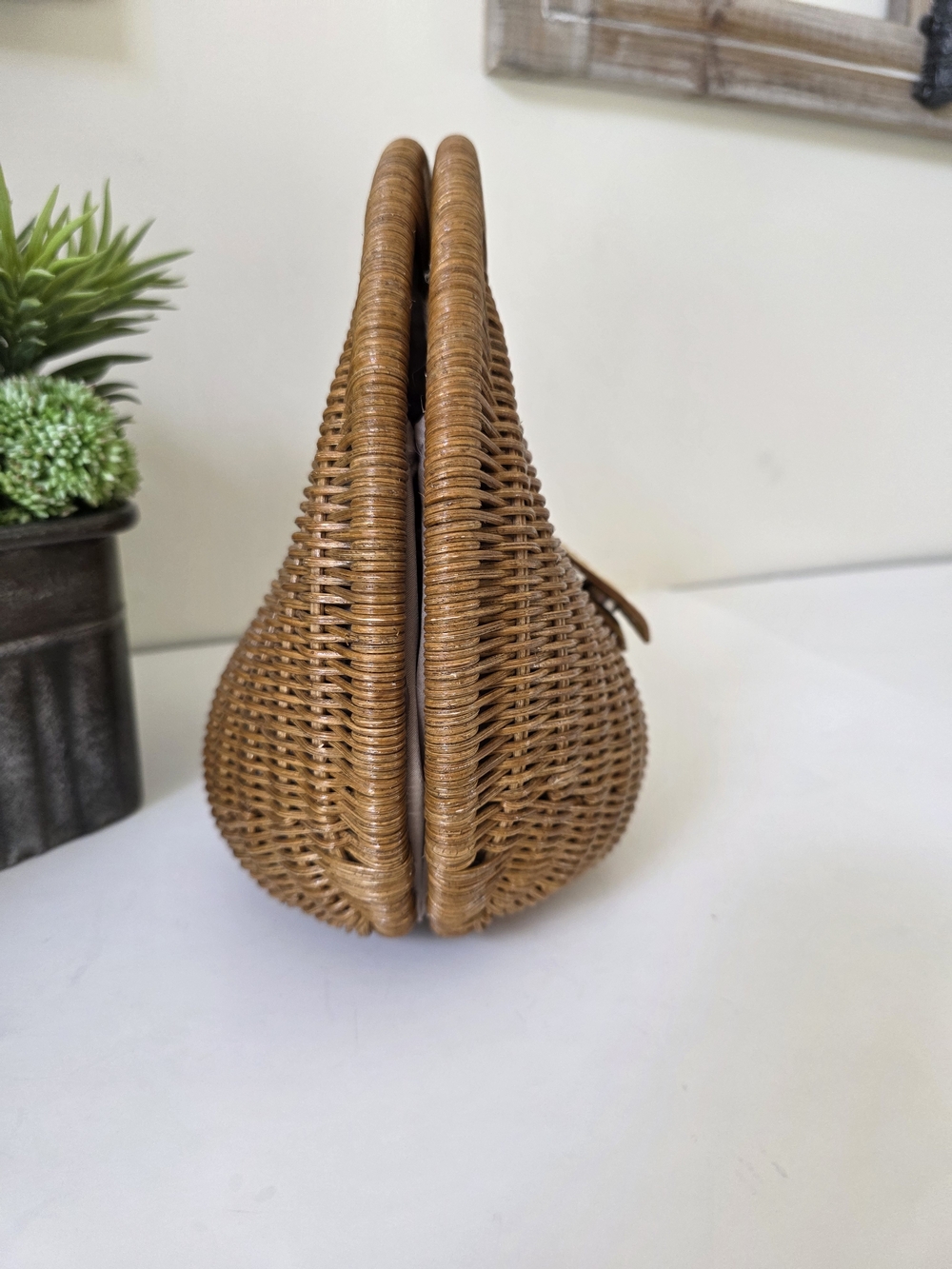 Tommy Bahama Woven Rattan Top Handle Bag Round Straw Handbag Leather Snap - Picture 5 of 9